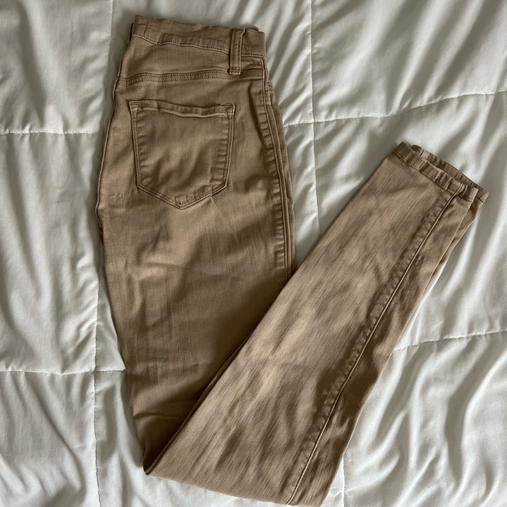 FORM FITTING FASHION NOVA JEANS (size: women’s small / 7)
